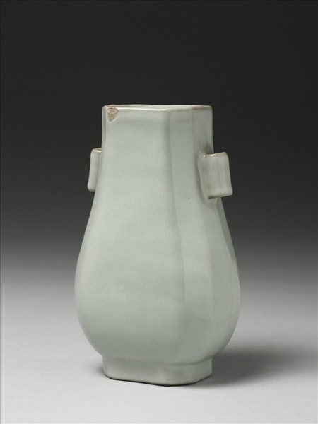 青瓷貫耳壺