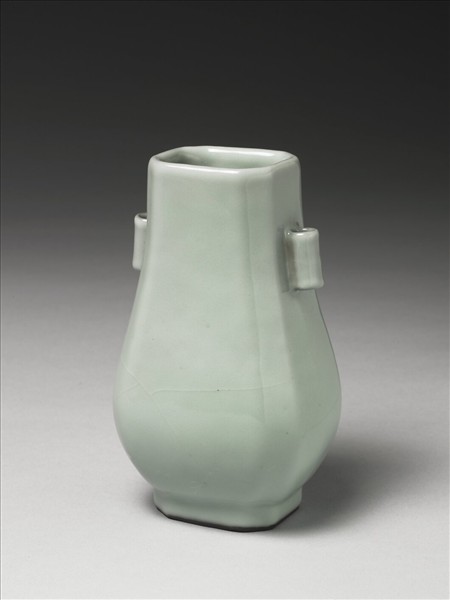 青瓷貫耳壺