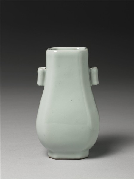 青瓷貫耳壺