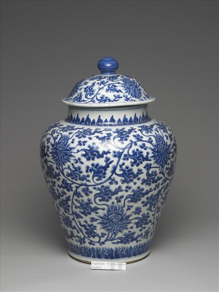 青花番蓮紋蓋罐