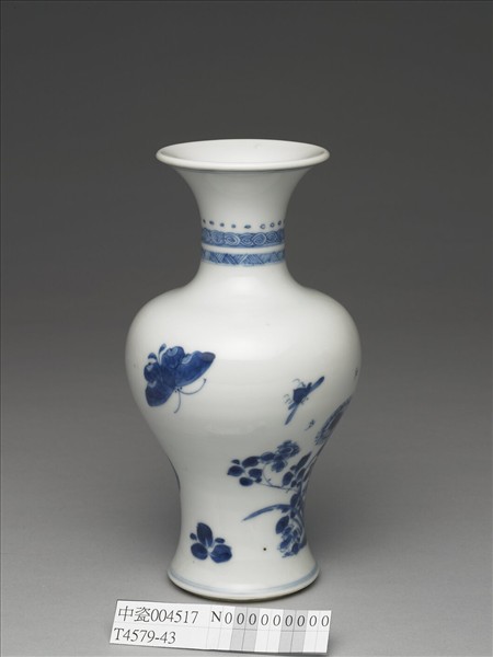青花花卉瓶