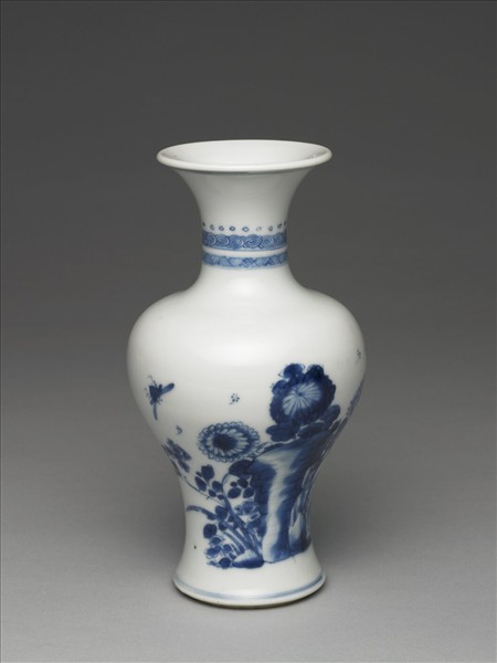 青花花卉瓶