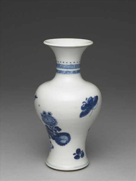 青花花卉瓶