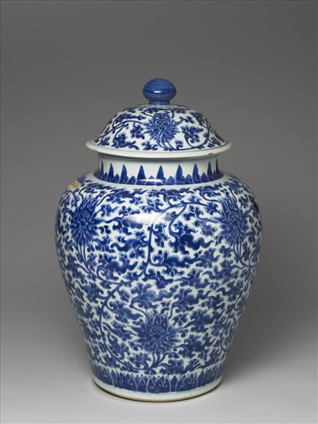 青花番蓮紋蓋罐