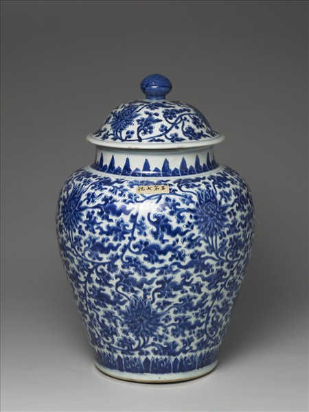 青花番蓮紋蓋罐