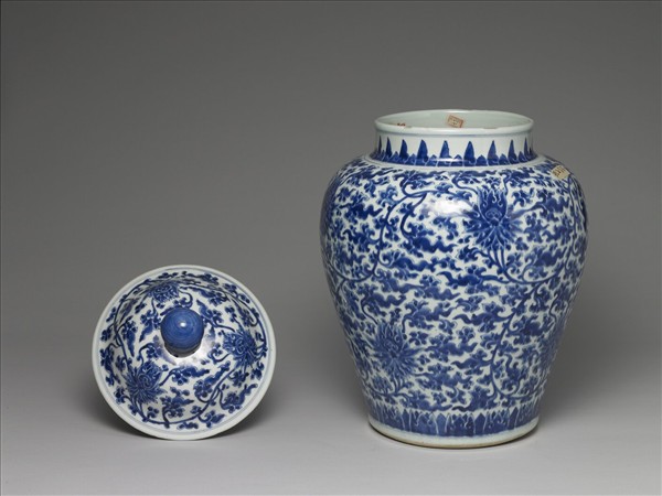 青花番蓮紋蓋罐