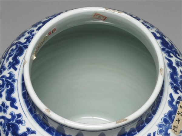 青花番蓮紋蓋罐