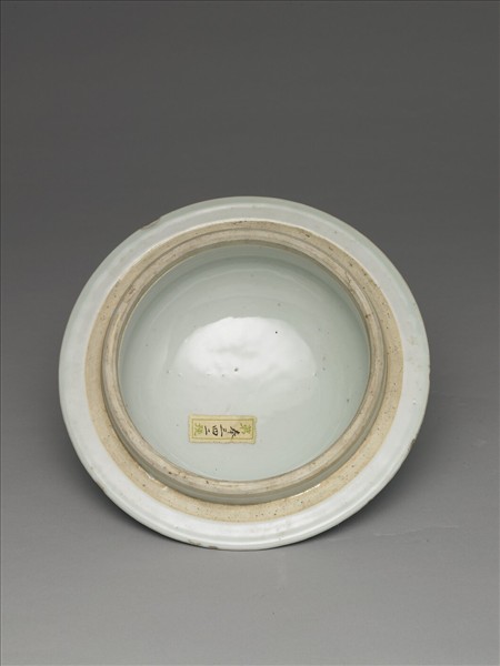 青花番蓮紋蓋罐