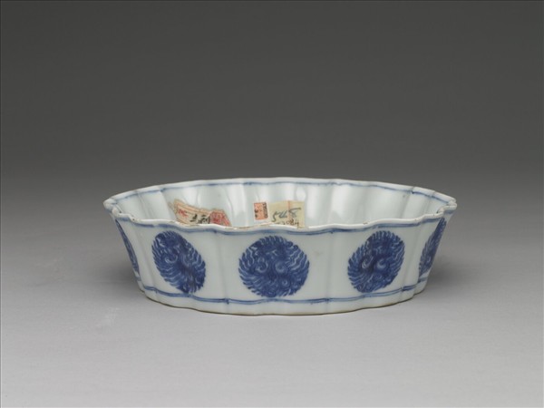 青花團鳳紋葵式洗