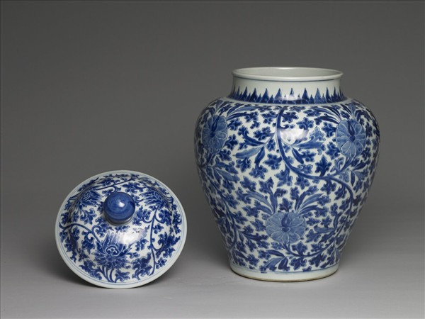 青花纏枝花卉紋蓋罐