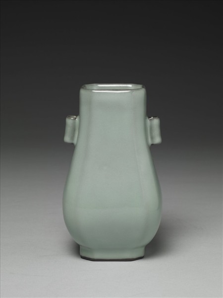 青瓷貫耳壺