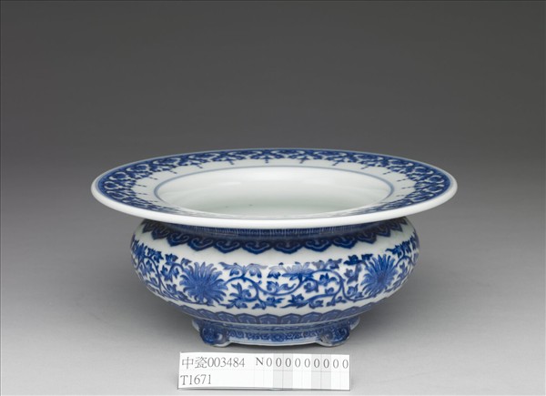 青花番蓮紋花盆