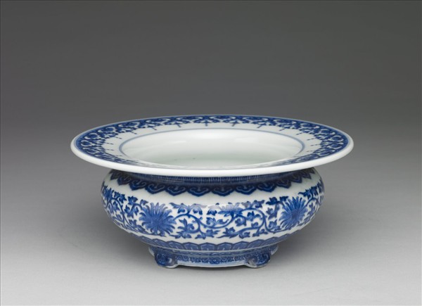 青花番蓮紋花盆