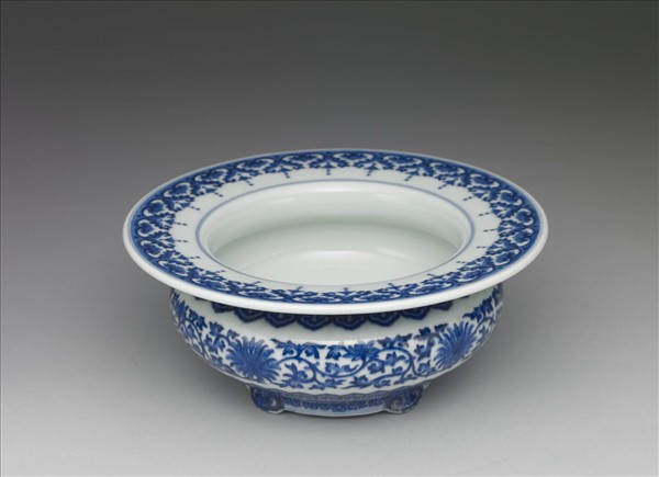 青花番蓮紋花盆