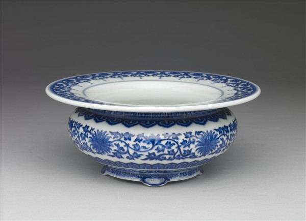 青花番蓮紋花盆