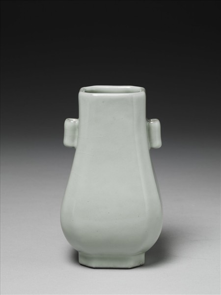 青瓷貫耳壺