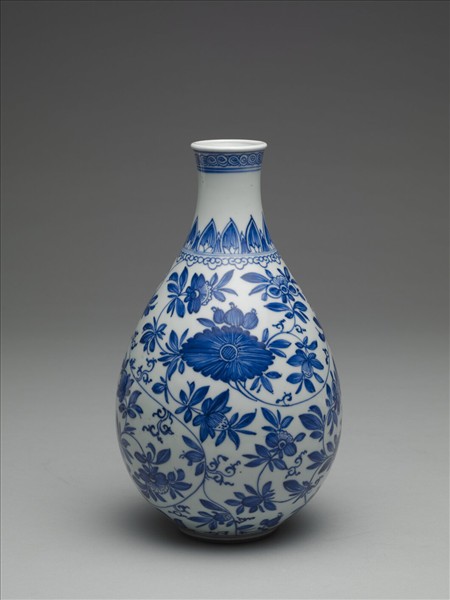 青花纏枝花卉紋膽瓶