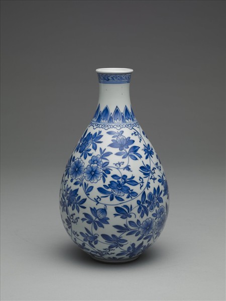 青花纏枝花卉紋膽瓶