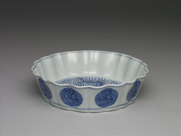 青花團鳳紋葵式洗