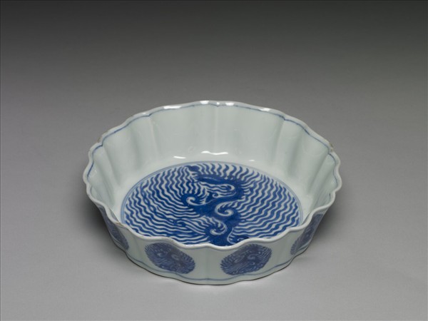 青花團鳳紋葵式洗