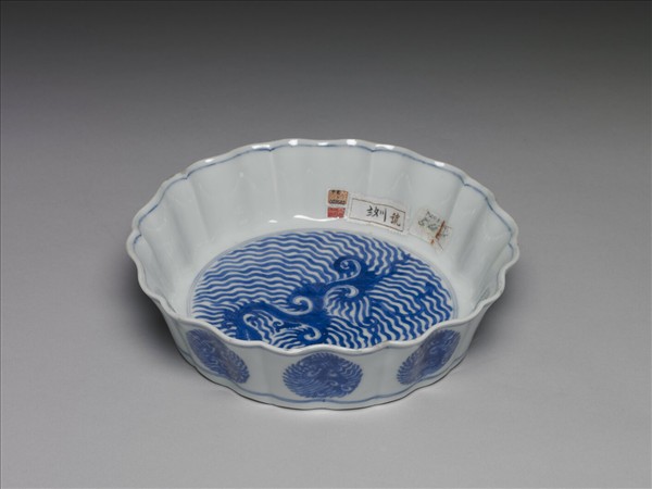 青花團鳳紋葵式洗