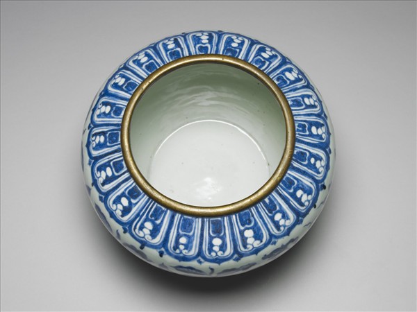 青花轉枝四季花卉紋大罐