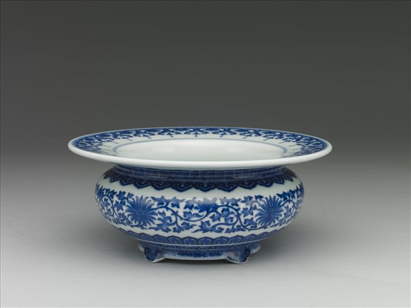 青花番蓮紋花盆
