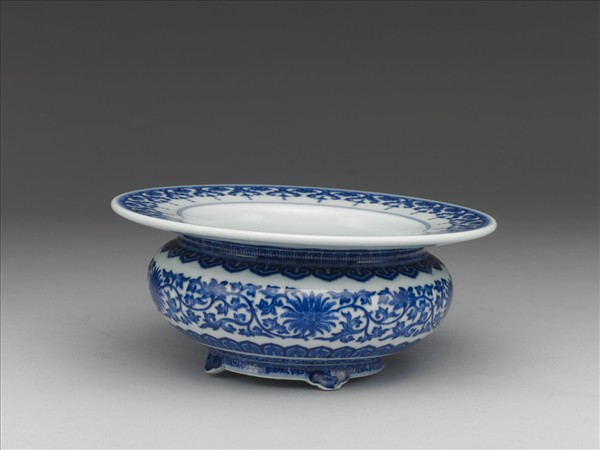 青花番蓮紋花盆