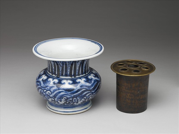 青花水波紋渣斗