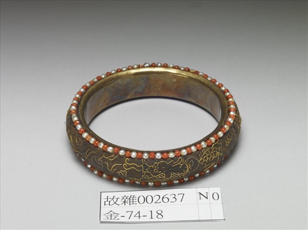 茄楠木嵌珠龍紋鐲