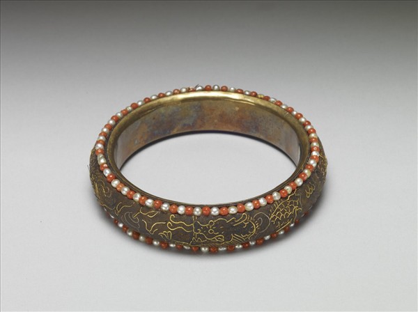 茄楠木嵌珠龍紋鐲