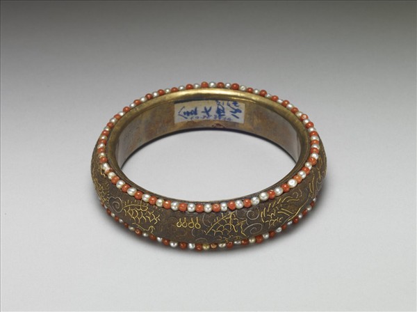 茄楠木嵌珠龍紋鐲