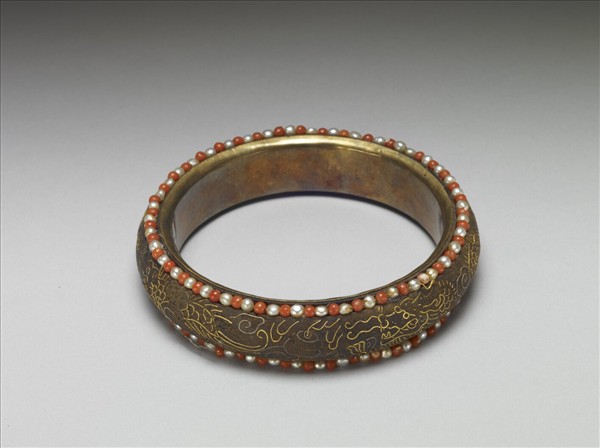 茄楠木嵌珠龍紋鐲