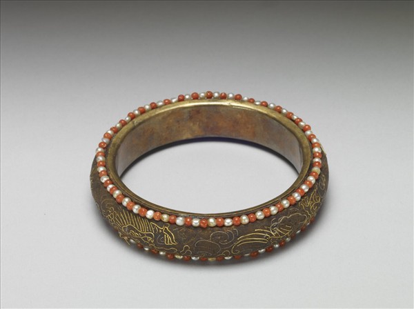茄楠木嵌珠龍紋鐲