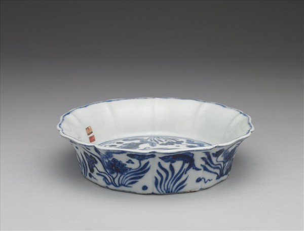 青花瓷蓮塘魚藻紋花口洗
