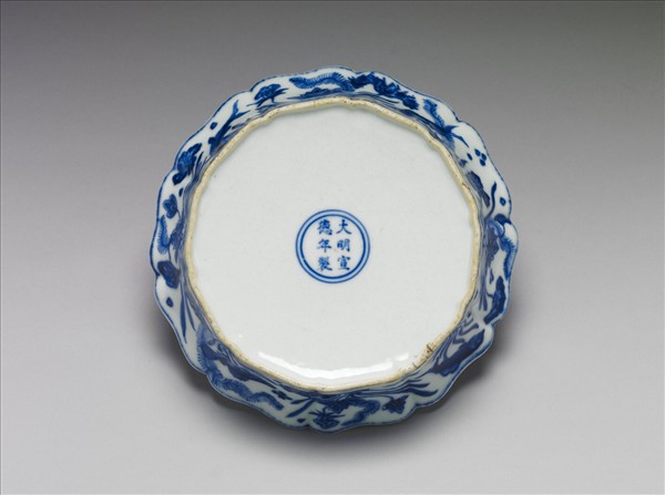 青花瓷蓮塘魚藻紋花口洗