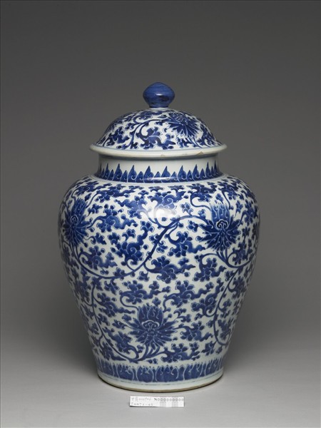 青花番蓮紋蓋罐