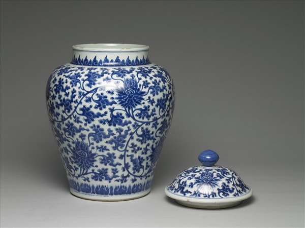 青花番蓮紋蓋罐