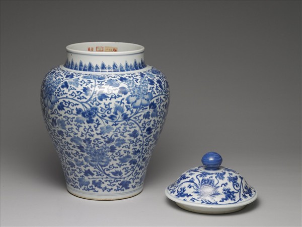 青花纏枝花卉紋蓋罐