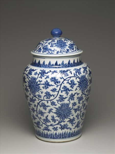 青花纏枝番蓮紋蓋罐