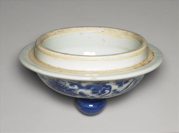 青花纏枝番蓮紋蓋罐