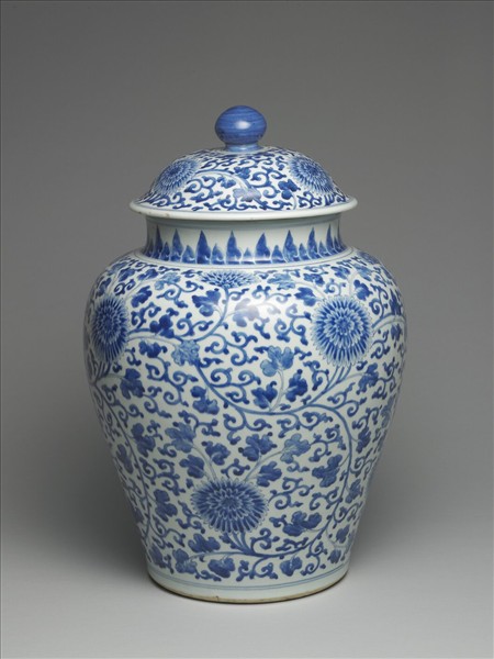 青花纏枝菊花紋蓋罐