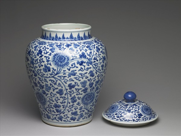 青花纏枝菊花紋蓋罐