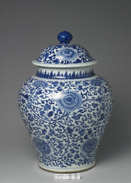 青花纏枝菊花紋蓋罐