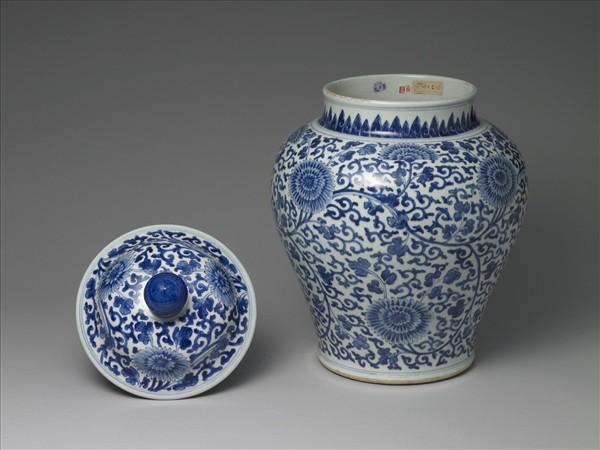 青花纏枝菊花紋蓋罐