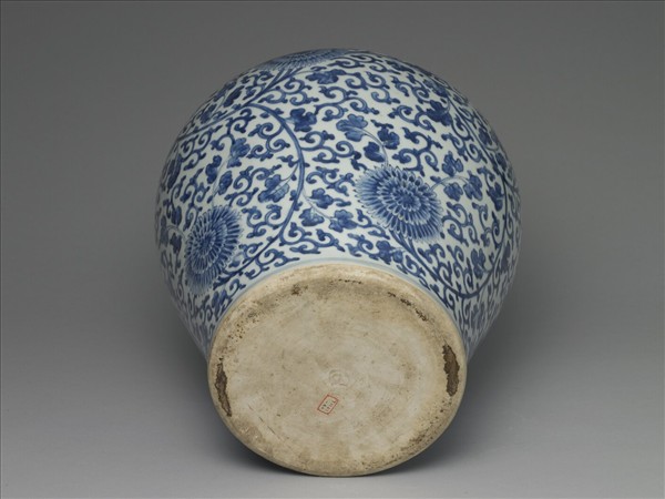 青花纏枝菊花紋蓋罐