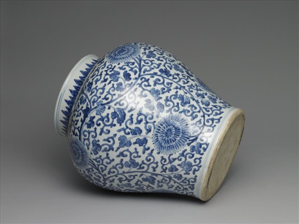 青花纏枝菊花紋蓋罐