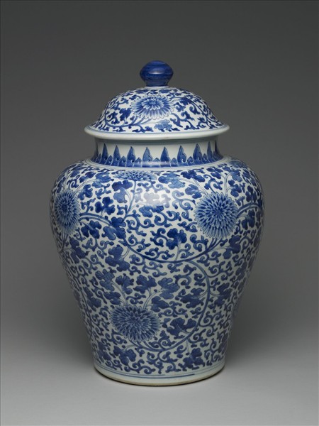 青花纏枝菊花紋蓋罐