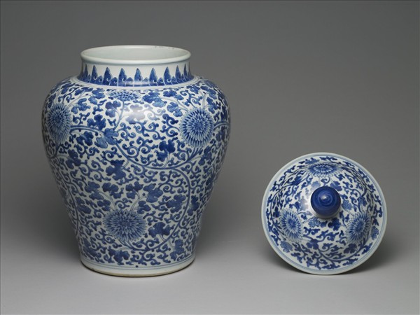 青花纏枝菊花紋蓋罐