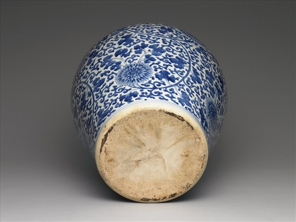 青花纏枝菊花紋蓋罐